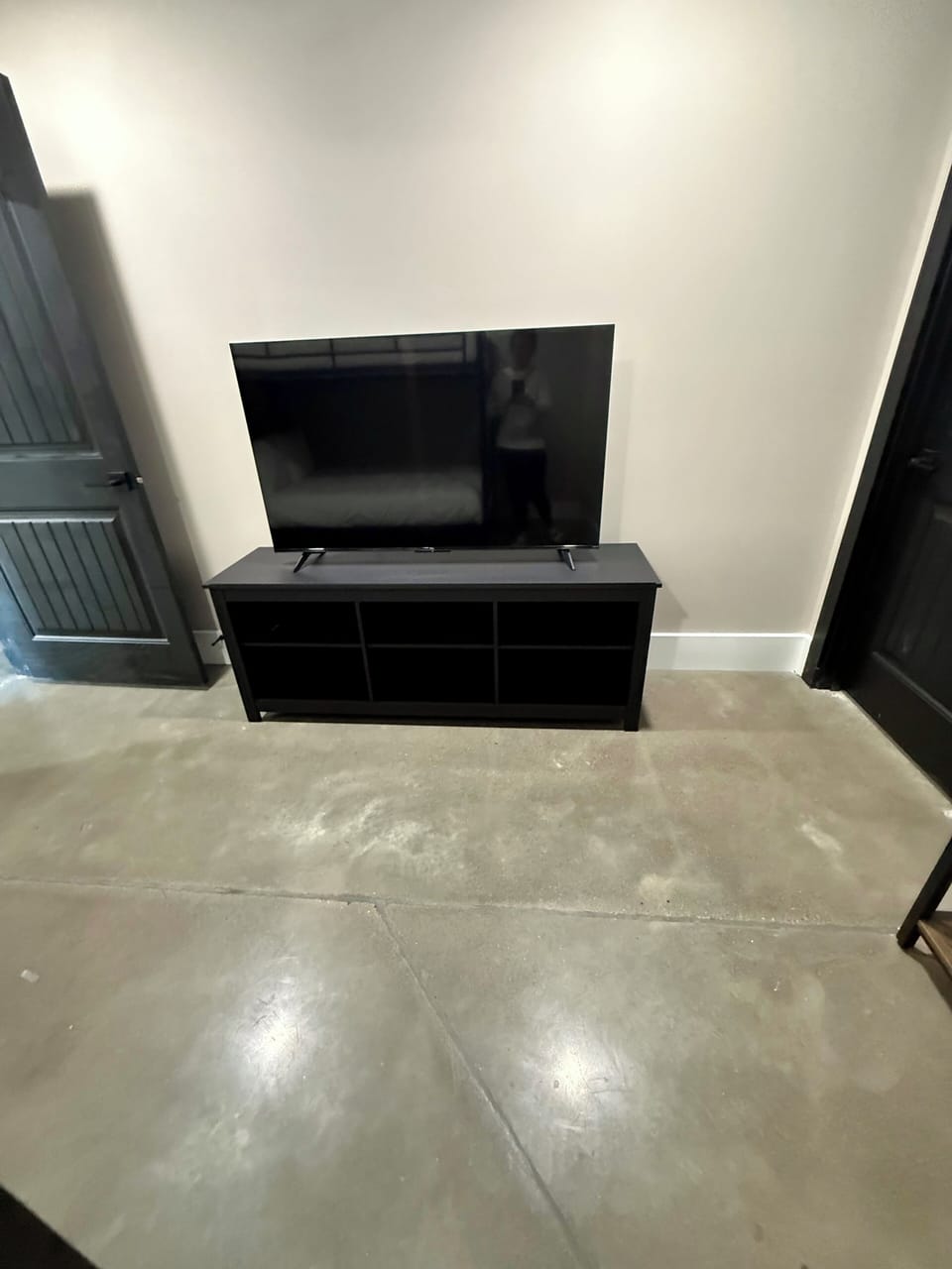 Bedroom 4 - 55'' smart TV and storage
