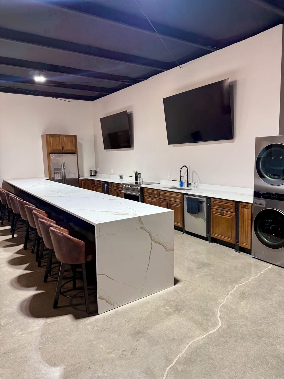 Full kitchen all appliances, 2 microwaves built in island and ice machine.