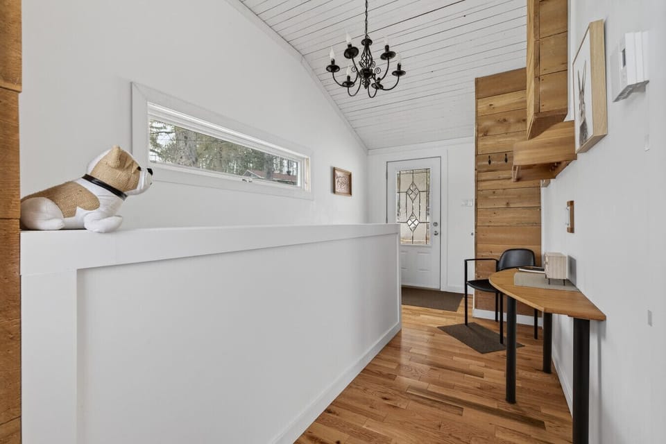 Front entery and hallway