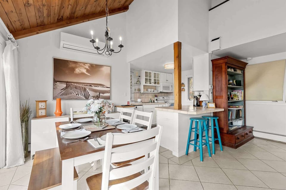 Gather around the dining table with the kitchen and breakfast bar close by for easy vacation breakfasts and casual evenings.