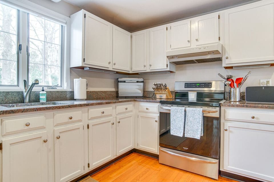 Kitchen | Electric Range | Corner Countertops & Window Over Sink