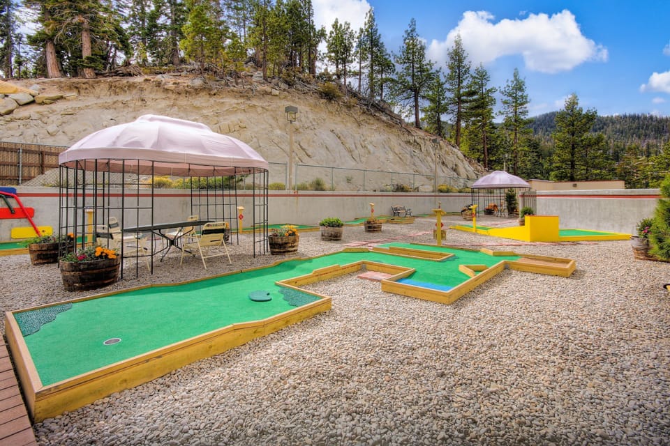 Play mini-golf with your group.