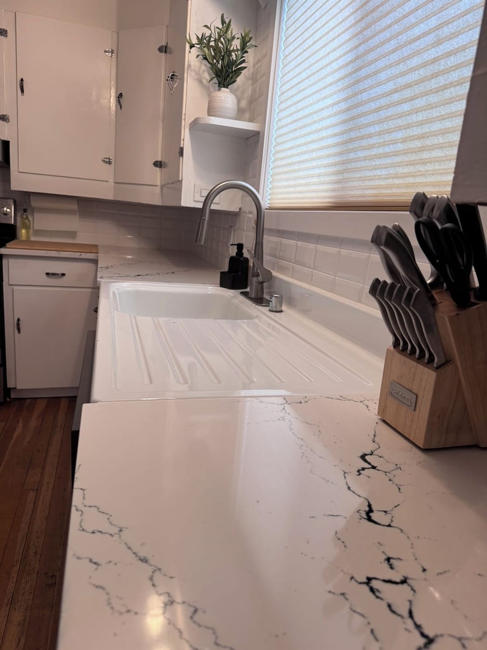 Cambria Quartz countertops and full Cuisinart knife set 