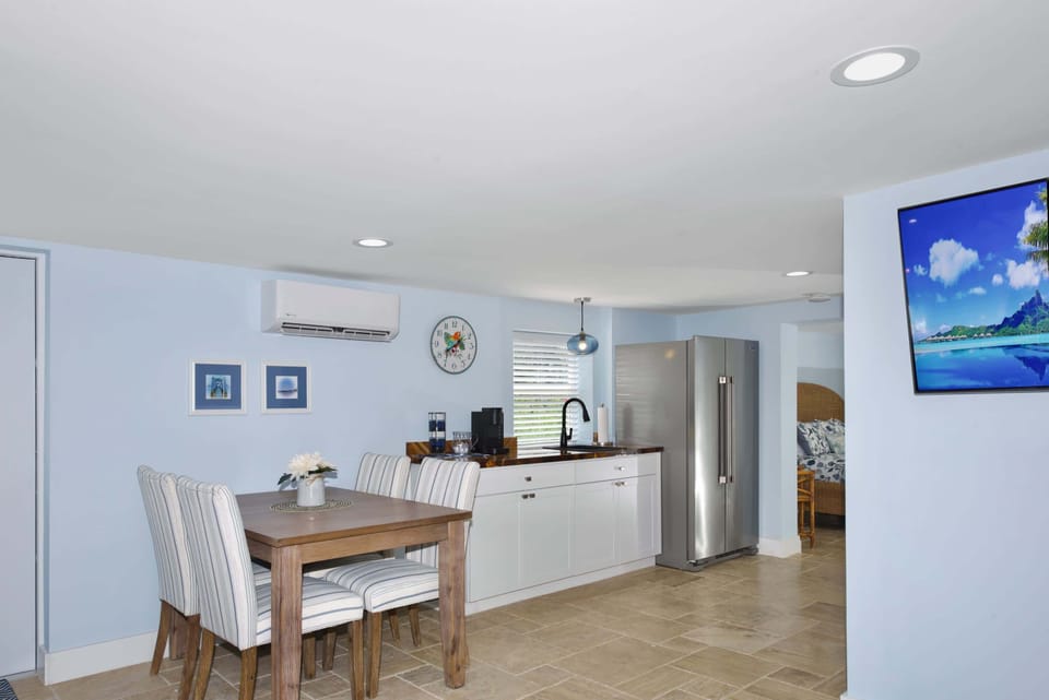 Lower kitchenette with dining table for 4