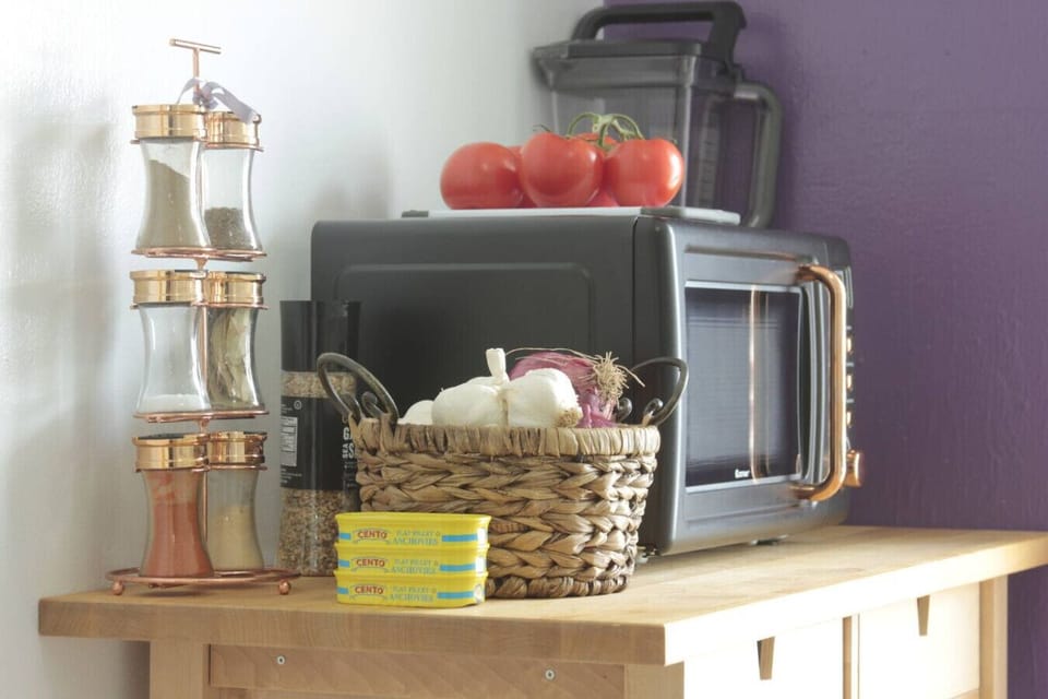 Kitchen : Never run out of storage in a kitchen built to handle the busiest of family schedules.