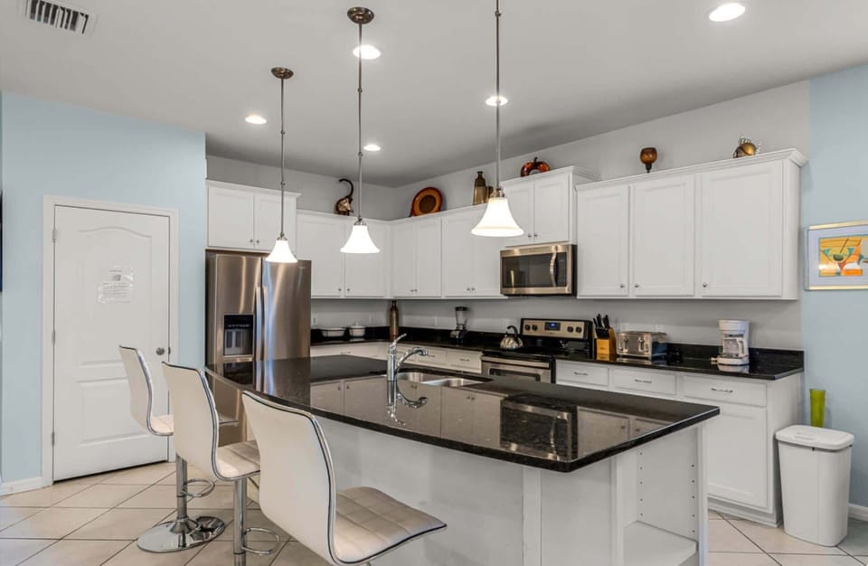 The sophisticated kitchen is well equipped for an unforgettable getaway​