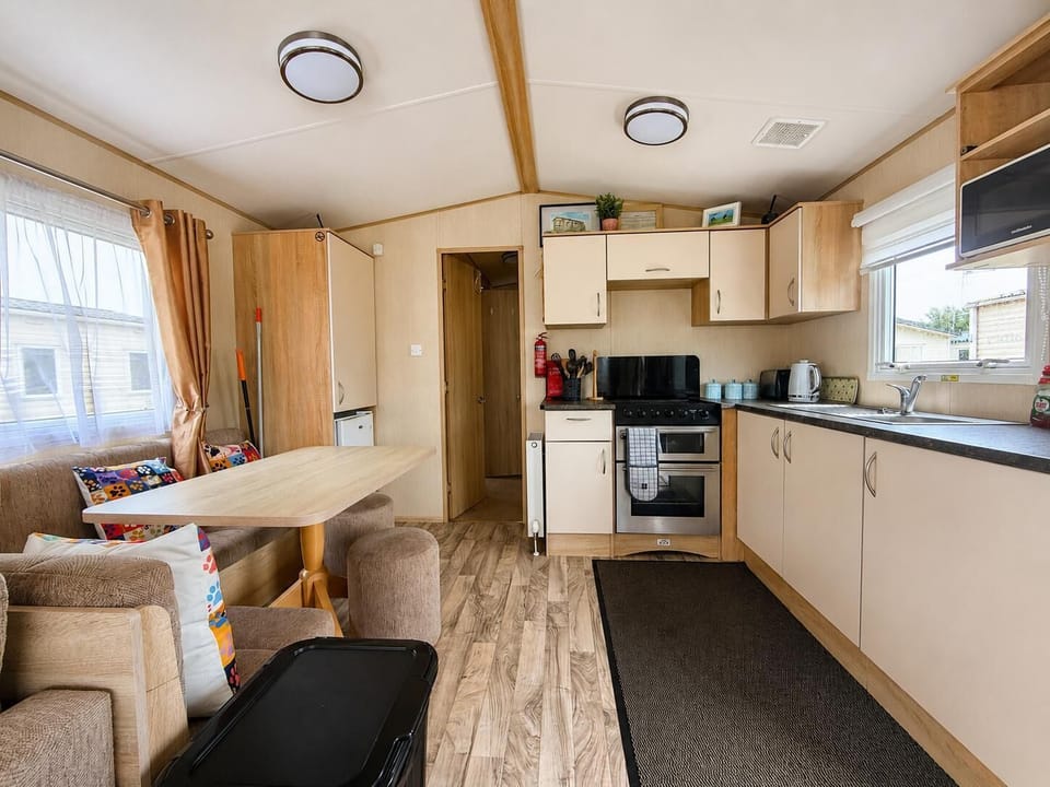 Enjoy this caravan a short drive from Mablethorpe beaches