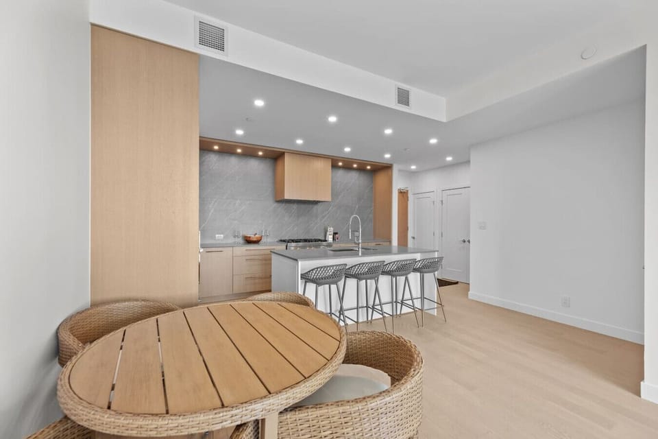 Dining/Kitchen