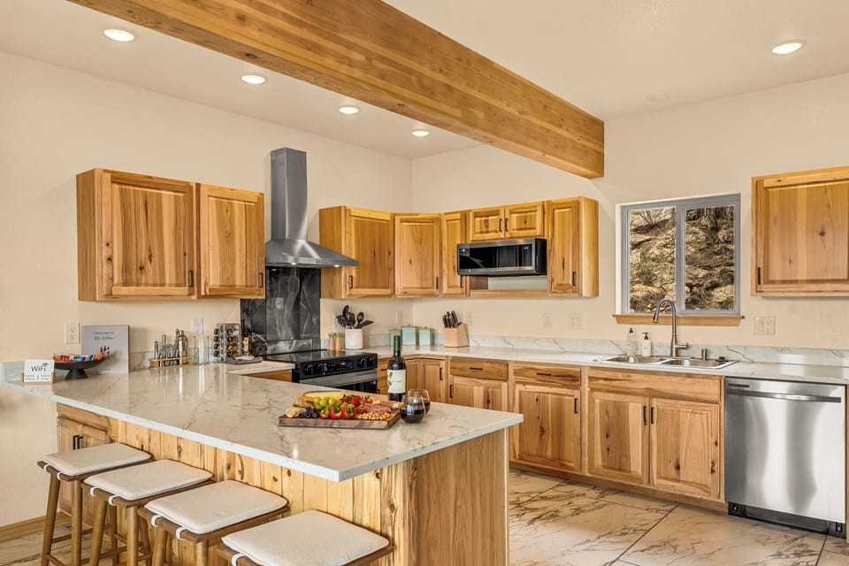 Fully stocked kitchen, you will able to cook a gourmet meal if you want!