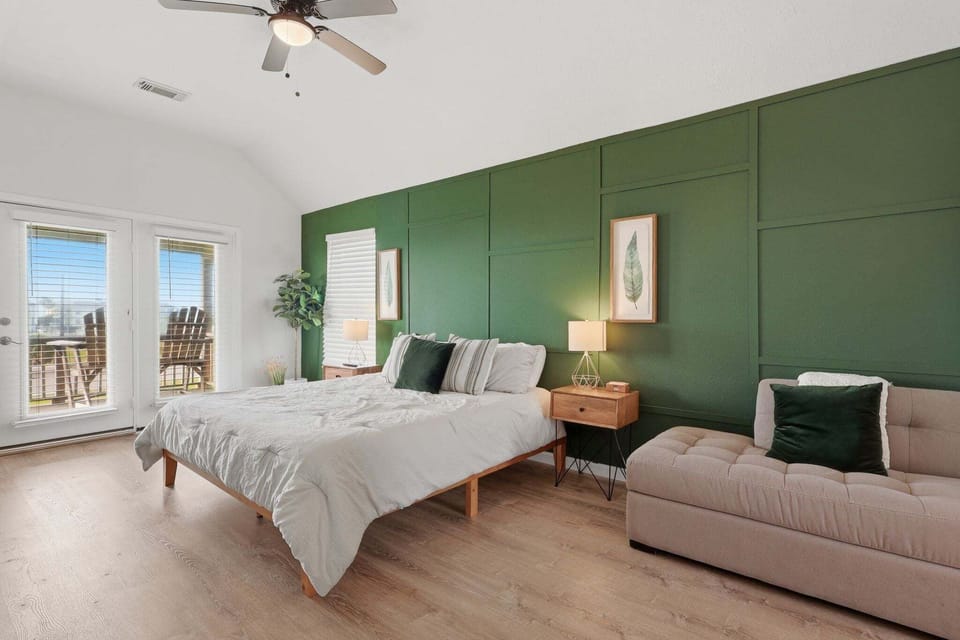 Indoors, Home Decor, Appliance, Ceiling Fan, Lamp