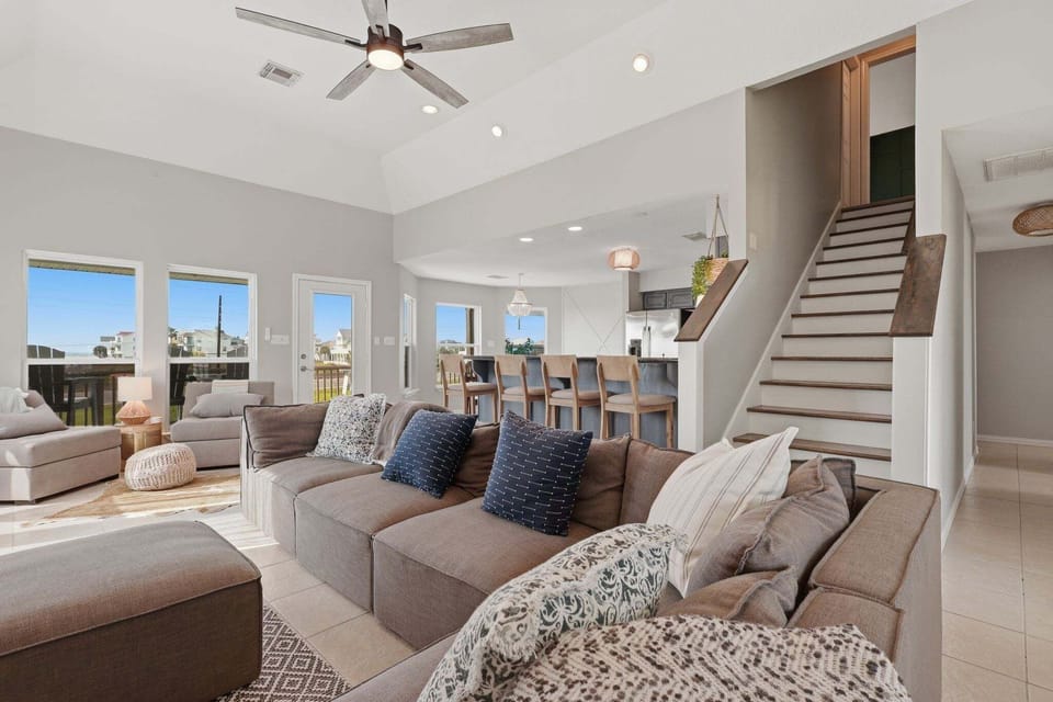 Home Decor, Architecture, Building, Furniture, Indoors