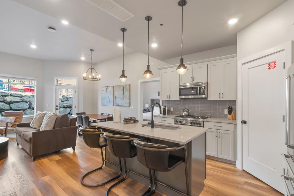 Full Kitchen