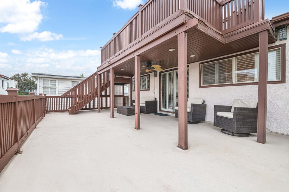 Continue upstairs from the second-floor deck to reach the rooftop deck, where ocean and city views await
                