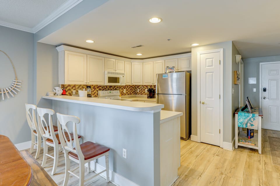 Kitchen & Dining Area