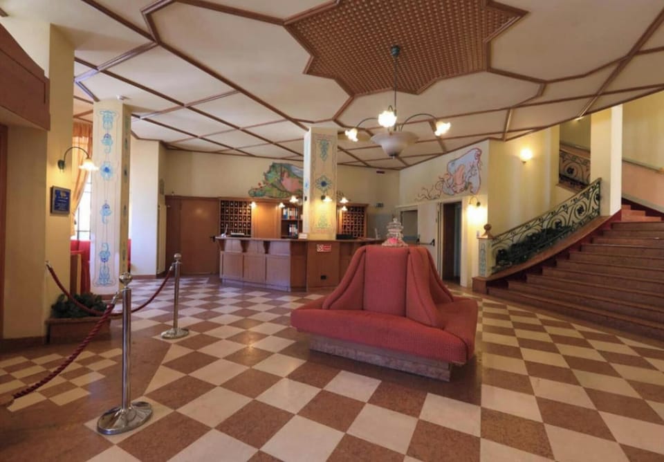 Entrance / Reception