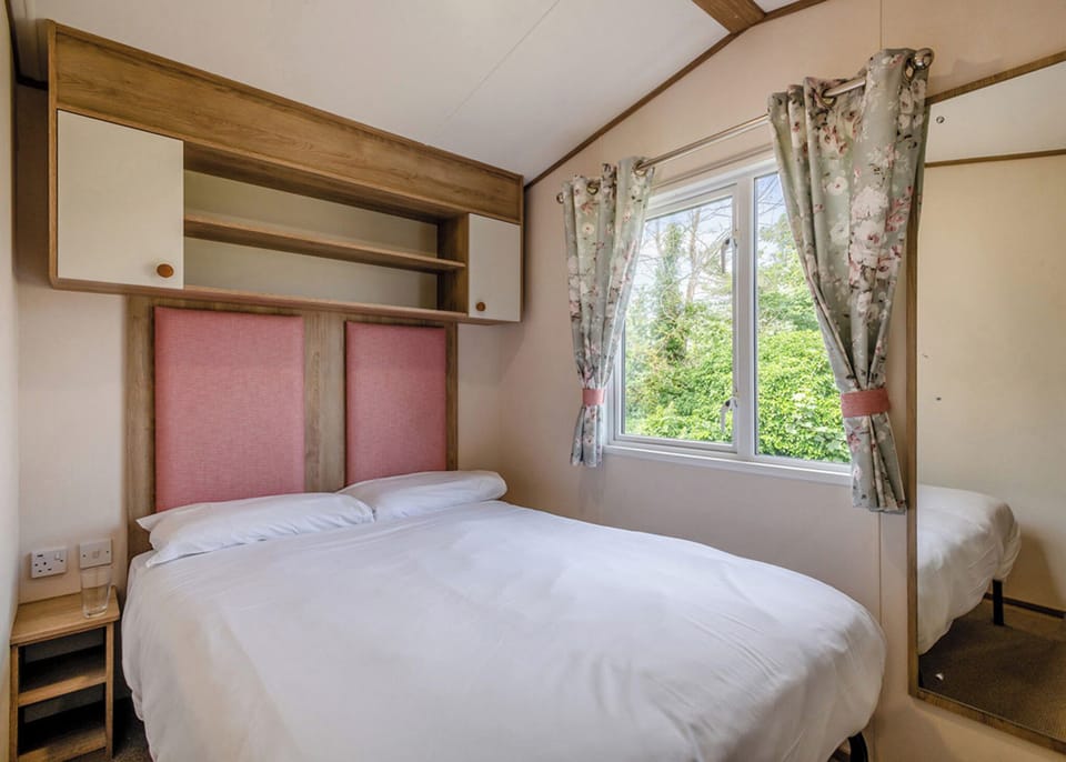 Bedroom, Bed