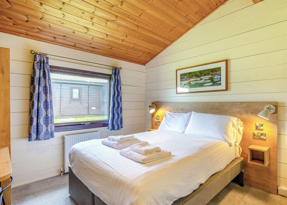 Bedroom, Bed, House