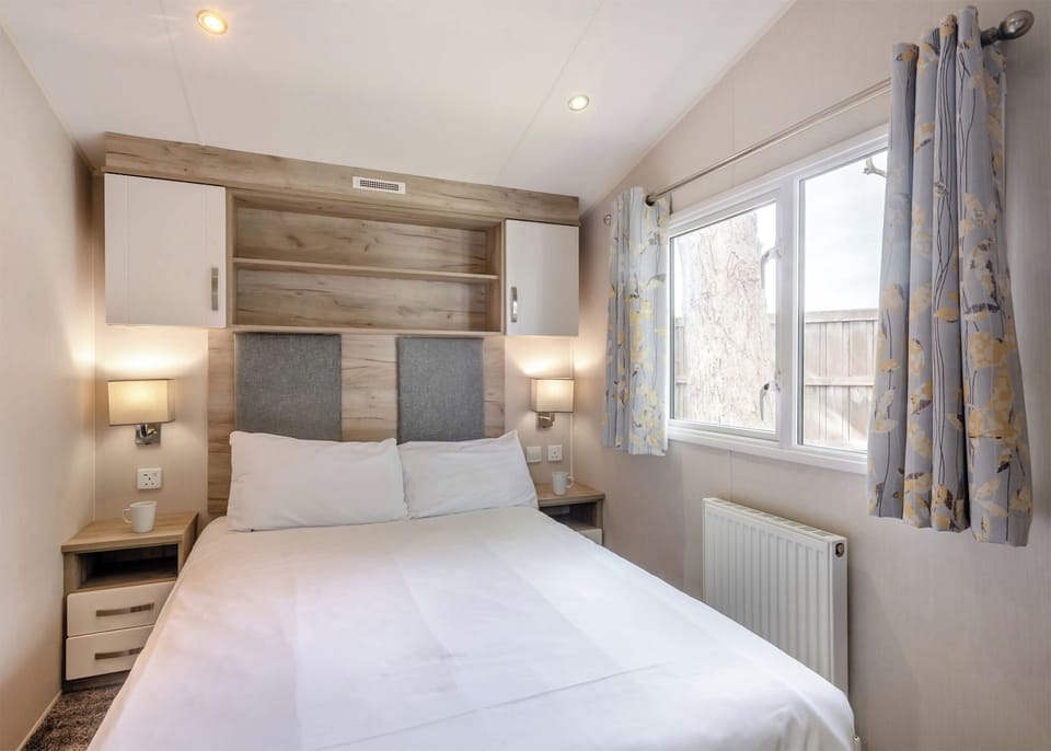 Bedroom, Bed, House