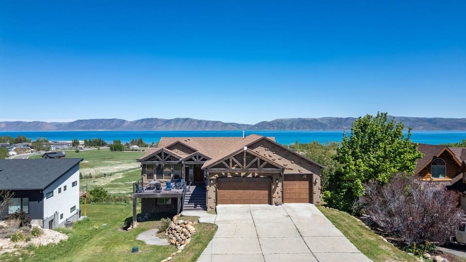 Welcome to your lakeview getaway with stunning scenery all around.