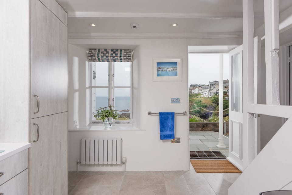 Little Northcliffe, Port Isaac:  Straight from the kitchen to the terrace