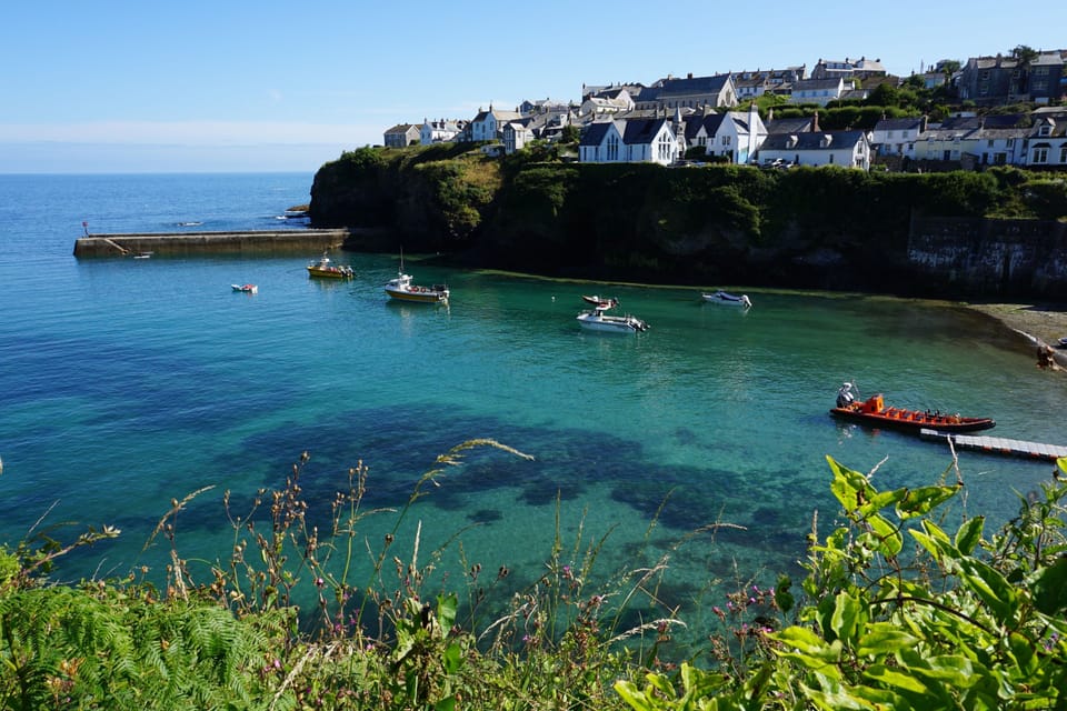 Little Northcliffe, Port Isaac: Stunning views from the terrace over the harbour and village