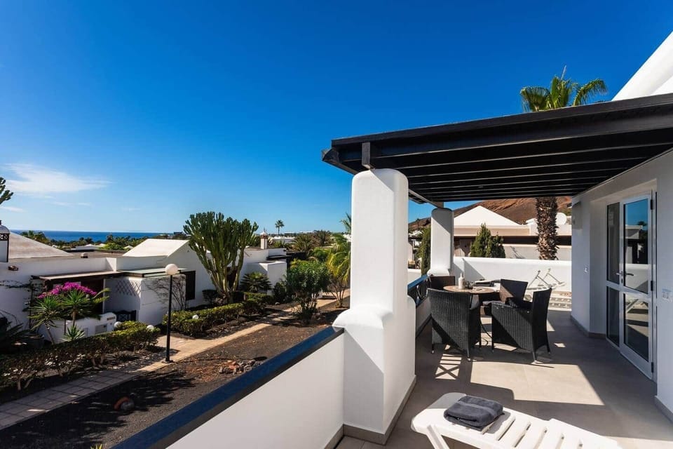 Covered outdoor dining area with 4 chairs – perfect for breakfast with a sea view.