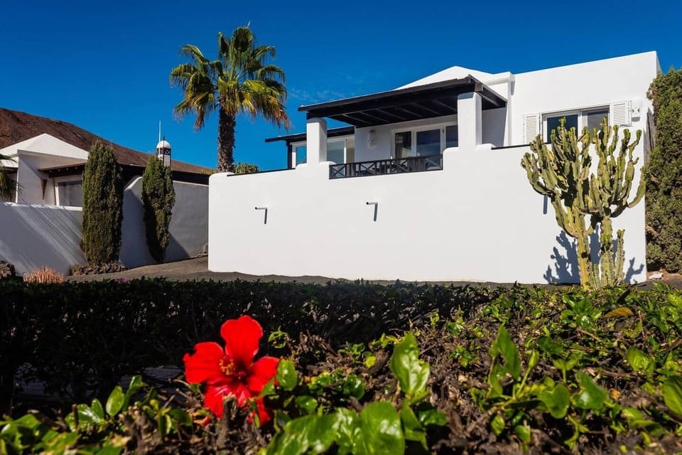 Atmospheric lighting in the villa garden for cozy evenings on Lanzarote.