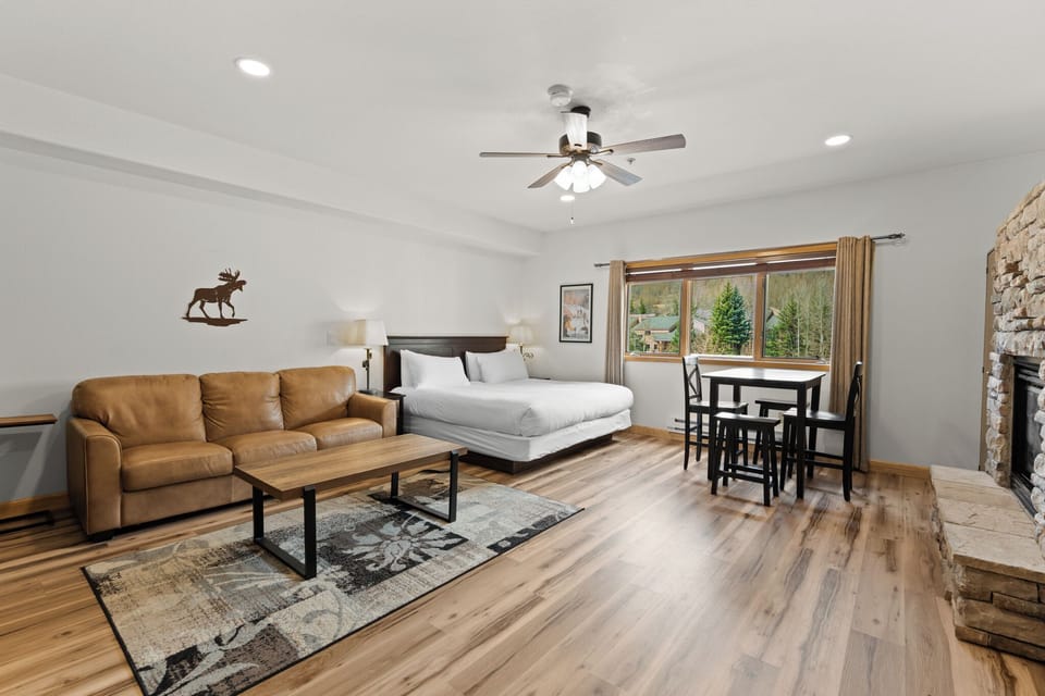 Cozy studio near Keystone ski base.