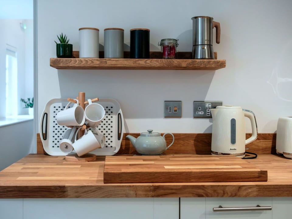 Tableware, Kitchen Appliance, Kitchen, Interior Design, Countertop, Home Appliance, Furniture, Small Appliance