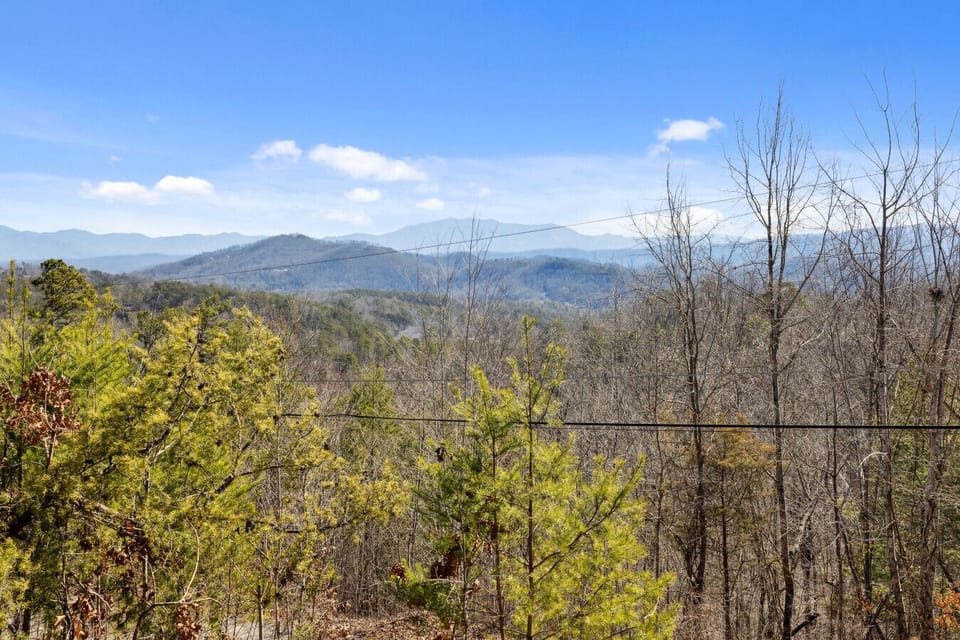 Wake up to rolling Tennessee views