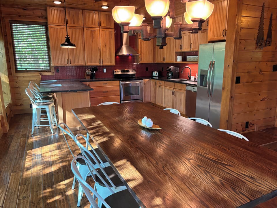  Kitchen with large Diningtable
