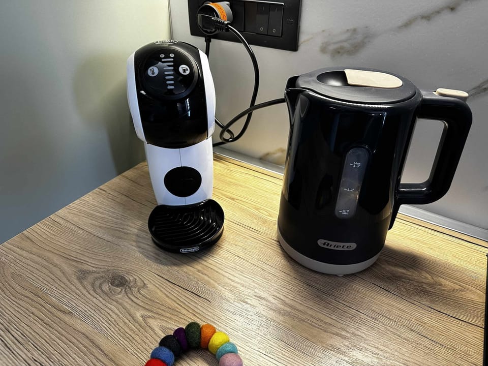 macchina del caffé con cialde e Bollitore 