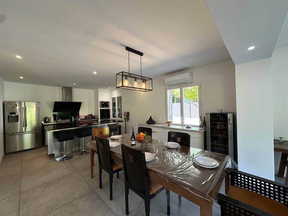 kitchen, dining table, fridge, oven, microwave