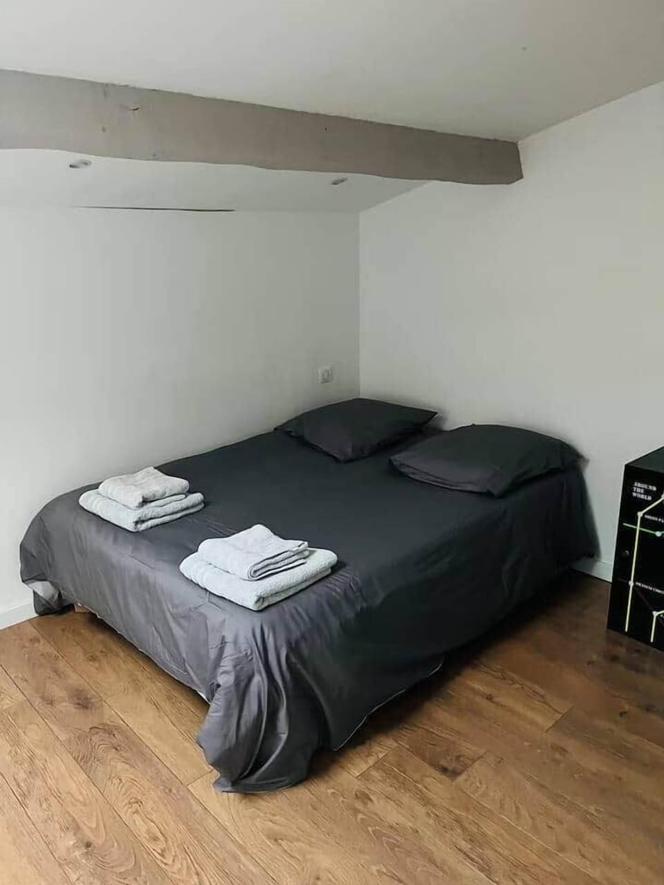 bedroom 3, double bed, towels