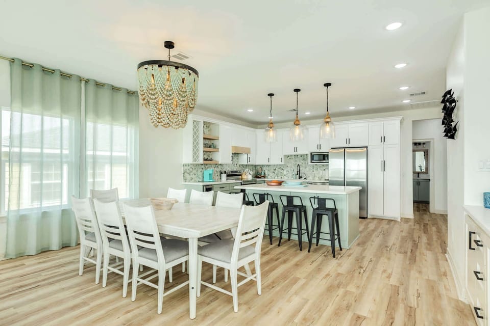 Dining Room Area, Plenty of Space!