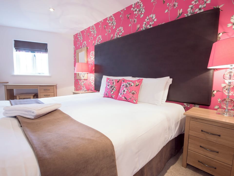Double bedroom with 6ft zip and link beds | Hartington - Darwin Lake, Darwin Lake, near Matlock