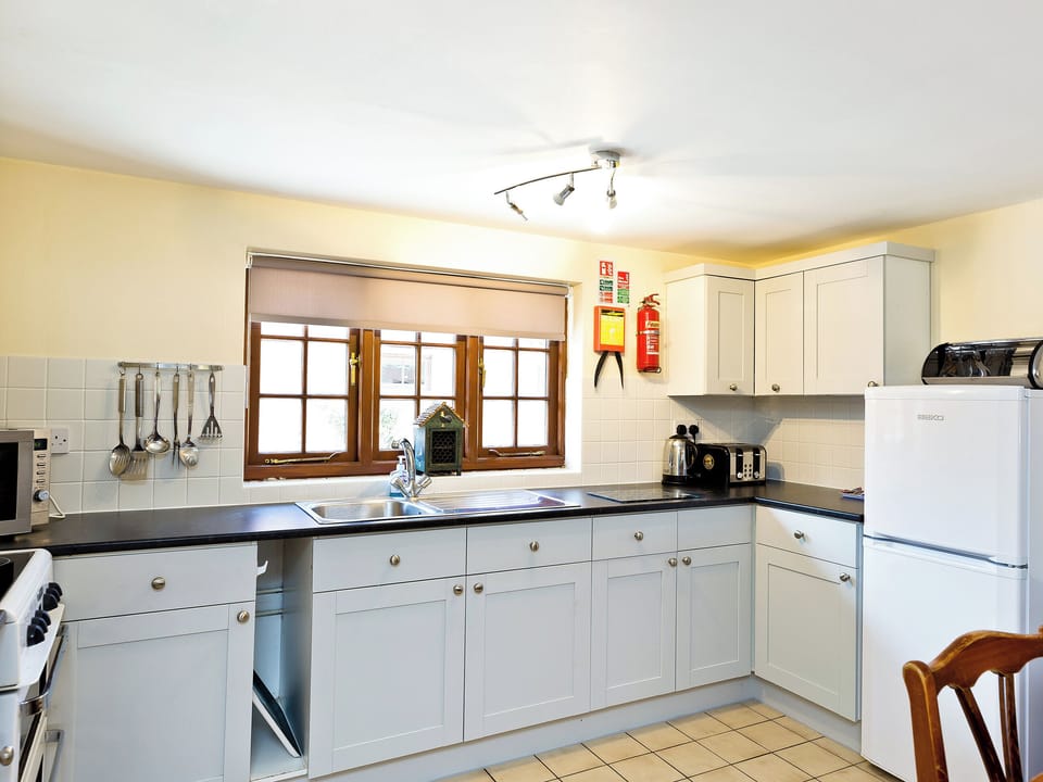 Inviting kitchen | Bruns Cottage - Knockerdown Cottages, Carsington, near Ashbourne