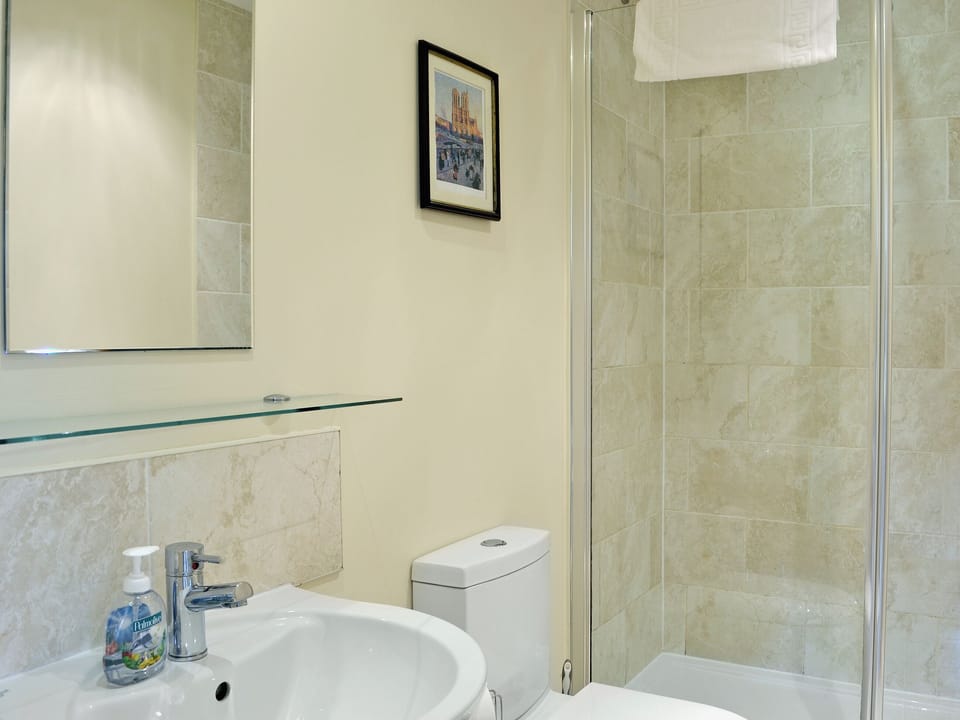 Bathroom | Auchendennan - A&rsquo;dennan Farm Cottage, Arden, Alexandria