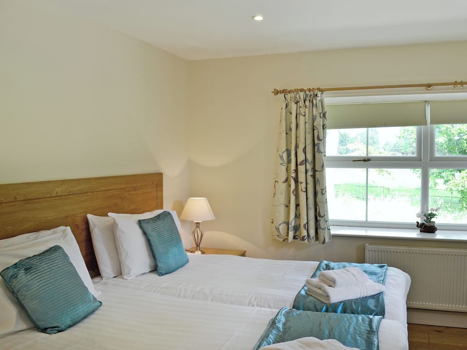Twin bedroom | Auchendennan - A&rsquo;dennan Farm Cottage, Arden, Alexandria