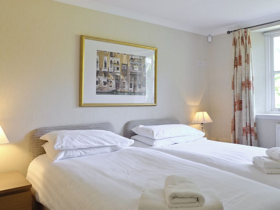 Twin bedroom | Auchendennan - Burnbeag, Arden, Alexandria