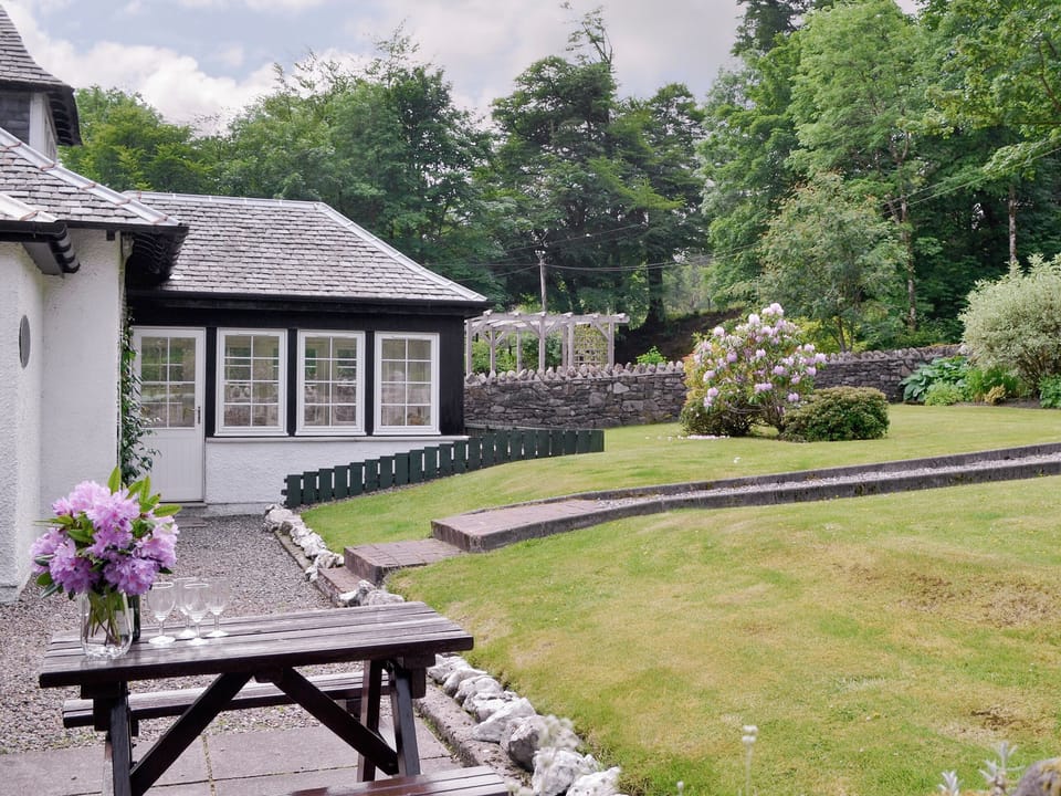 Attractive holiday home and garden | Home Farm Cottage - Home Farm, Glendaruel