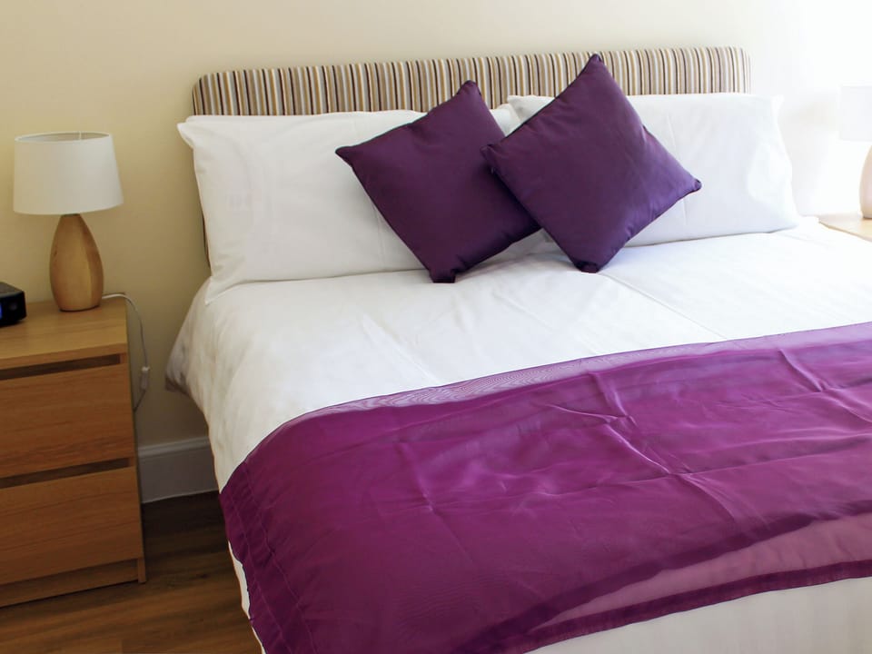 Double bedroom | Auchendennan - Primrose Cottage, Arden, Alexandria