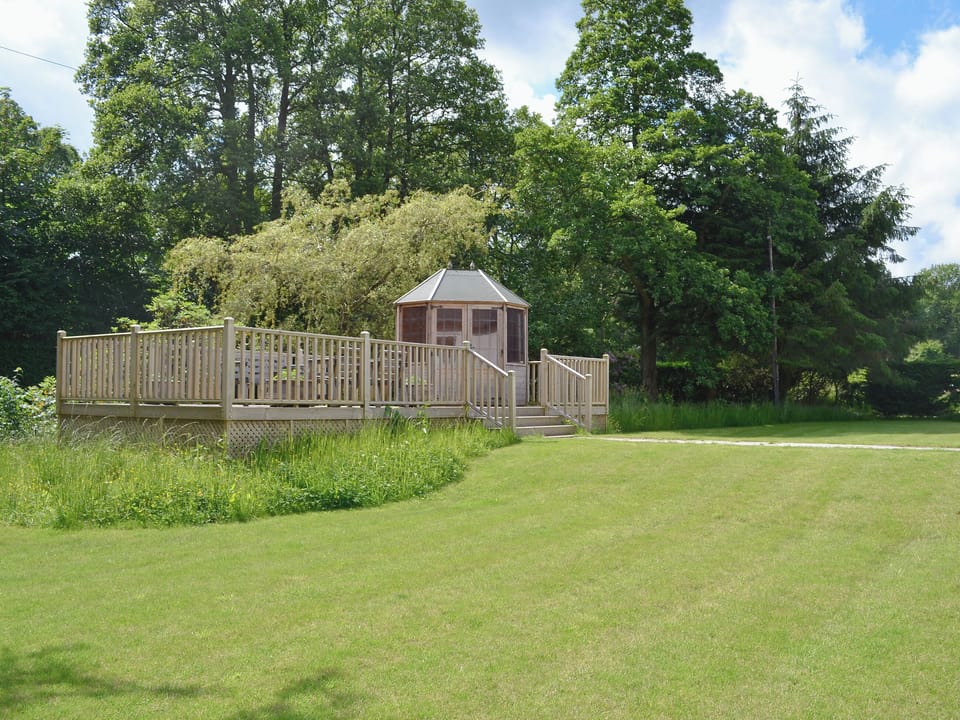 Garden and grounds | Auchendennan - Willow Cottage, Arden, Alexandria