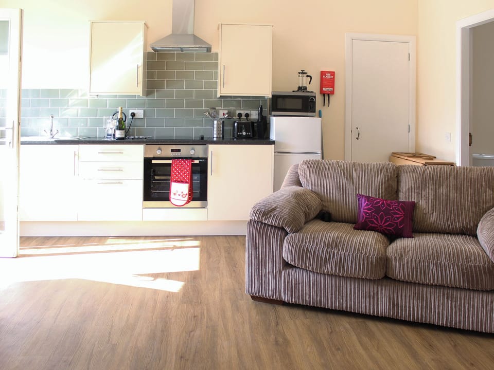 Open plan living/dining room/kitchen | Auchendennan - Willow Cottage, Arden, Alexandria