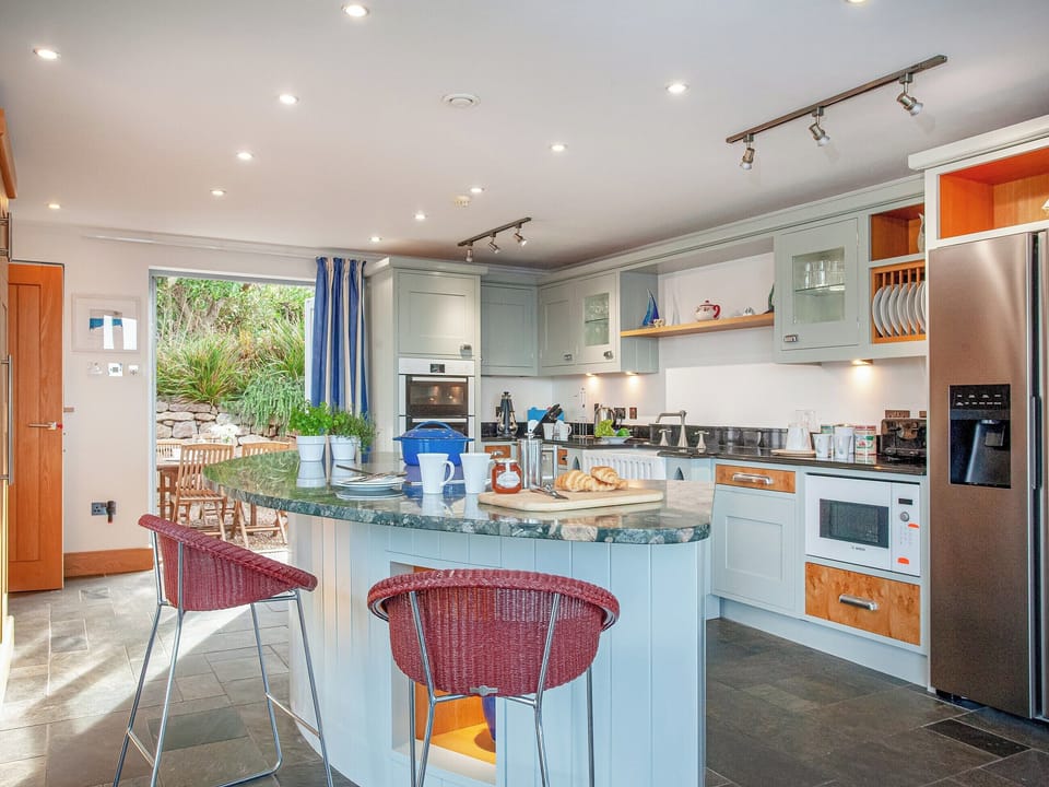 Bespoke kitchen | Shark Fin, Sennen