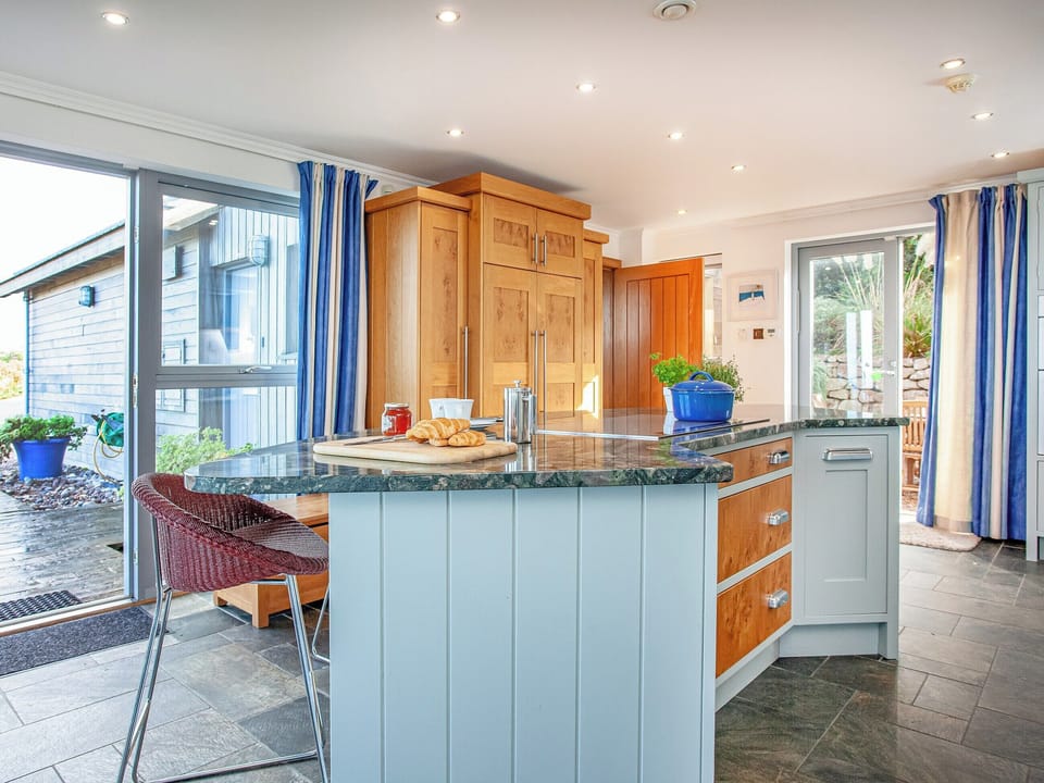 Bespoke kitchen | Shark Fin, Sennen
