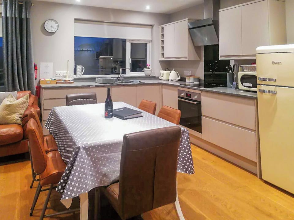Ultra-modern fitted kitchen/dining area | Angle Tarn Cottage, Ambleside