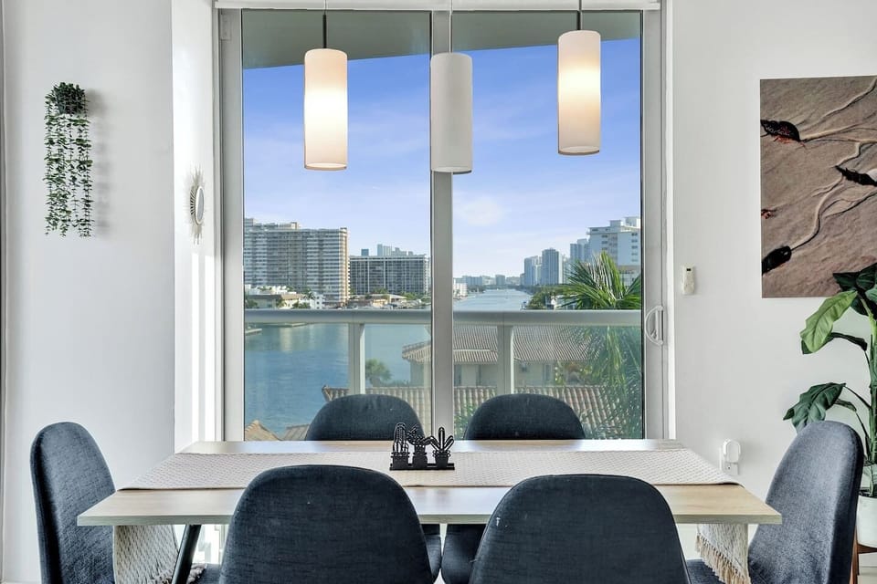 Elegant Dining Area with Beautiful Water Views
Enjoy Every Meal with a Scenic Backdrop
Bright Dining Space with Floor-to-Ceiling Windows