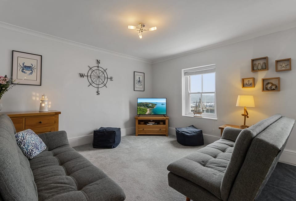 Quayside Marina, Torquay: Bright and welcoming living area