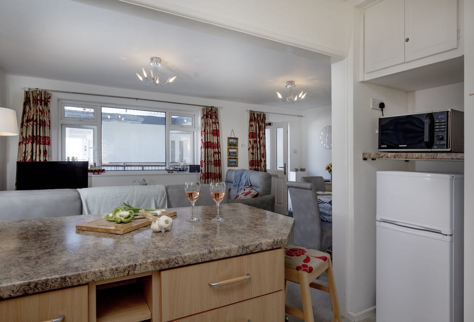 Ocean Side, Brixham: Open-plan living for convenient and social living